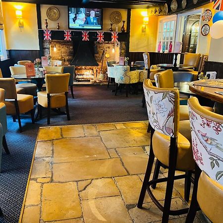 צ'יפינג נורטון Crown & Cushion Hotel מראה חיצוני תמונה