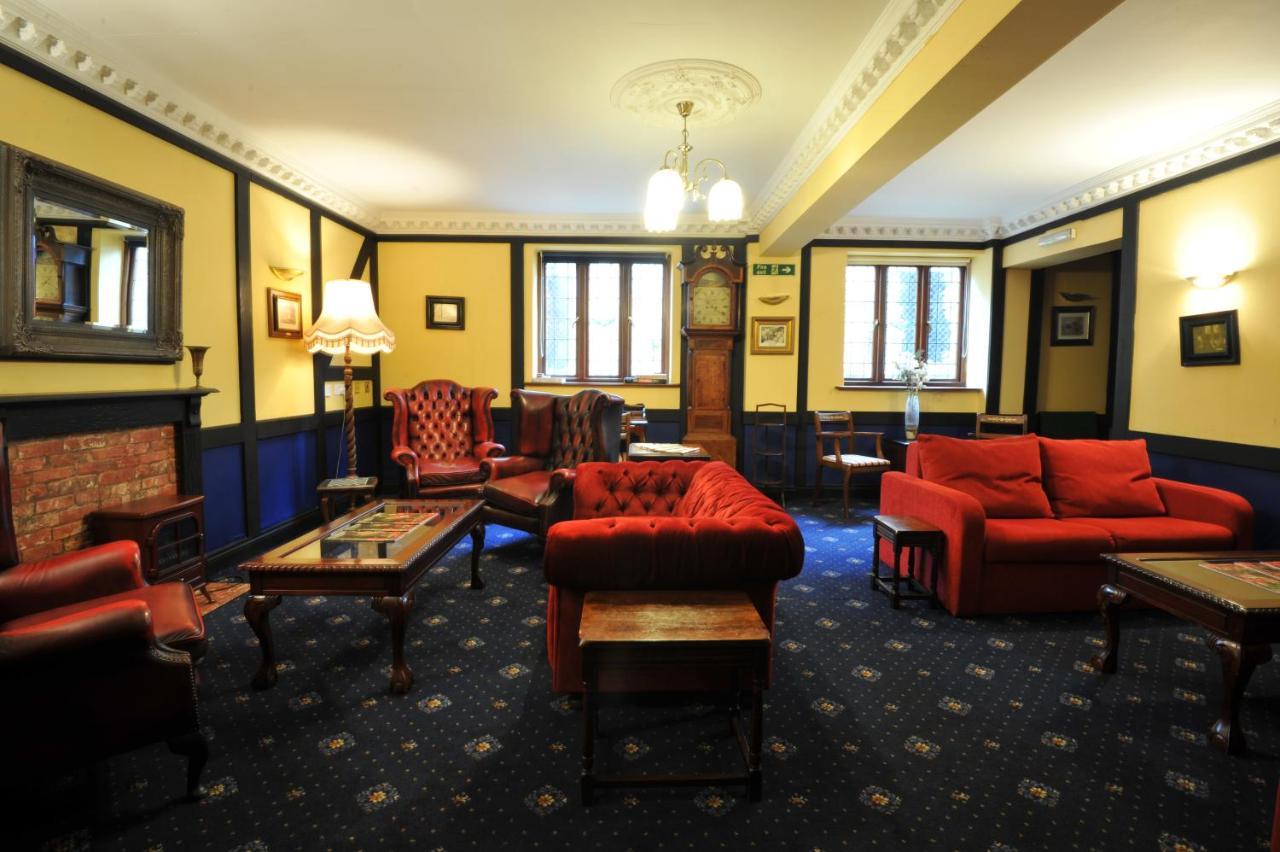 צ'יפינג נורטון Crown & Cushion Hotel מראה חיצוני תמונה
