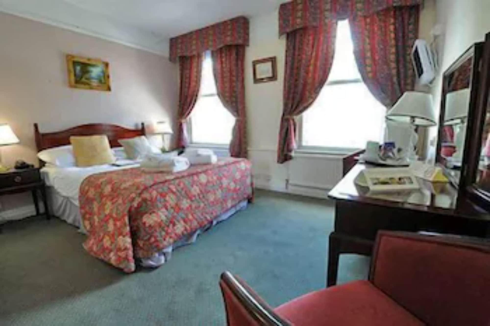 צ'יפינג נורטון Crown & Cushion Hotel מראה חיצוני תמונה