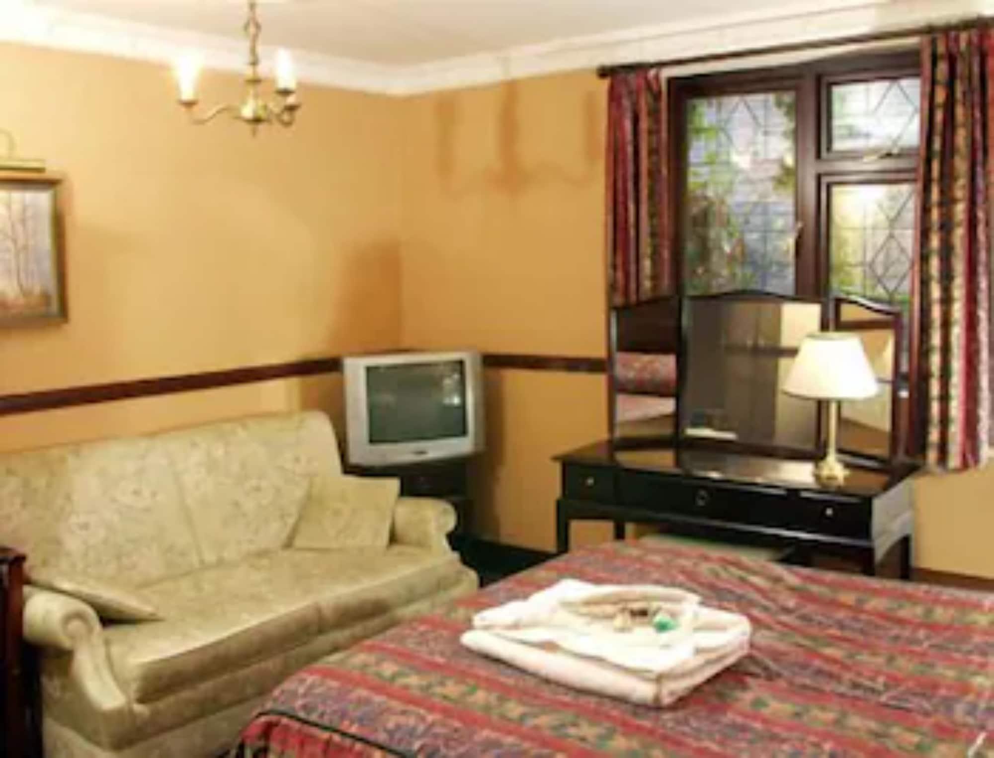 צ'יפינג נורטון Crown & Cushion Hotel מראה חיצוני תמונה