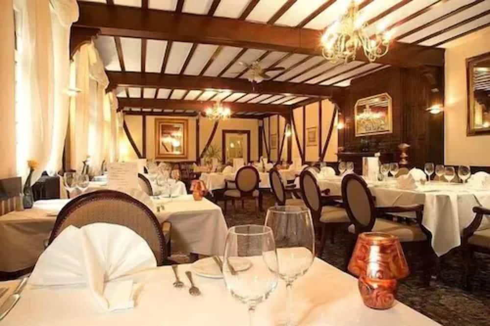 צ'יפינג נורטון Crown & Cushion Hotel מראה חיצוני תמונה