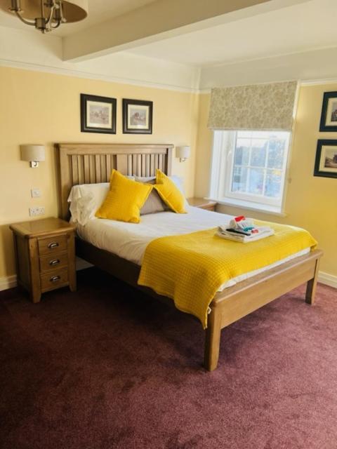 צ'יפינג נורטון Crown & Cushion Hotel מראה חיצוני תמונה