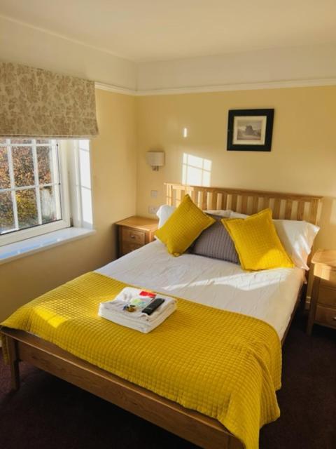 צ'יפינג נורטון Crown & Cushion Hotel מראה חיצוני תמונה