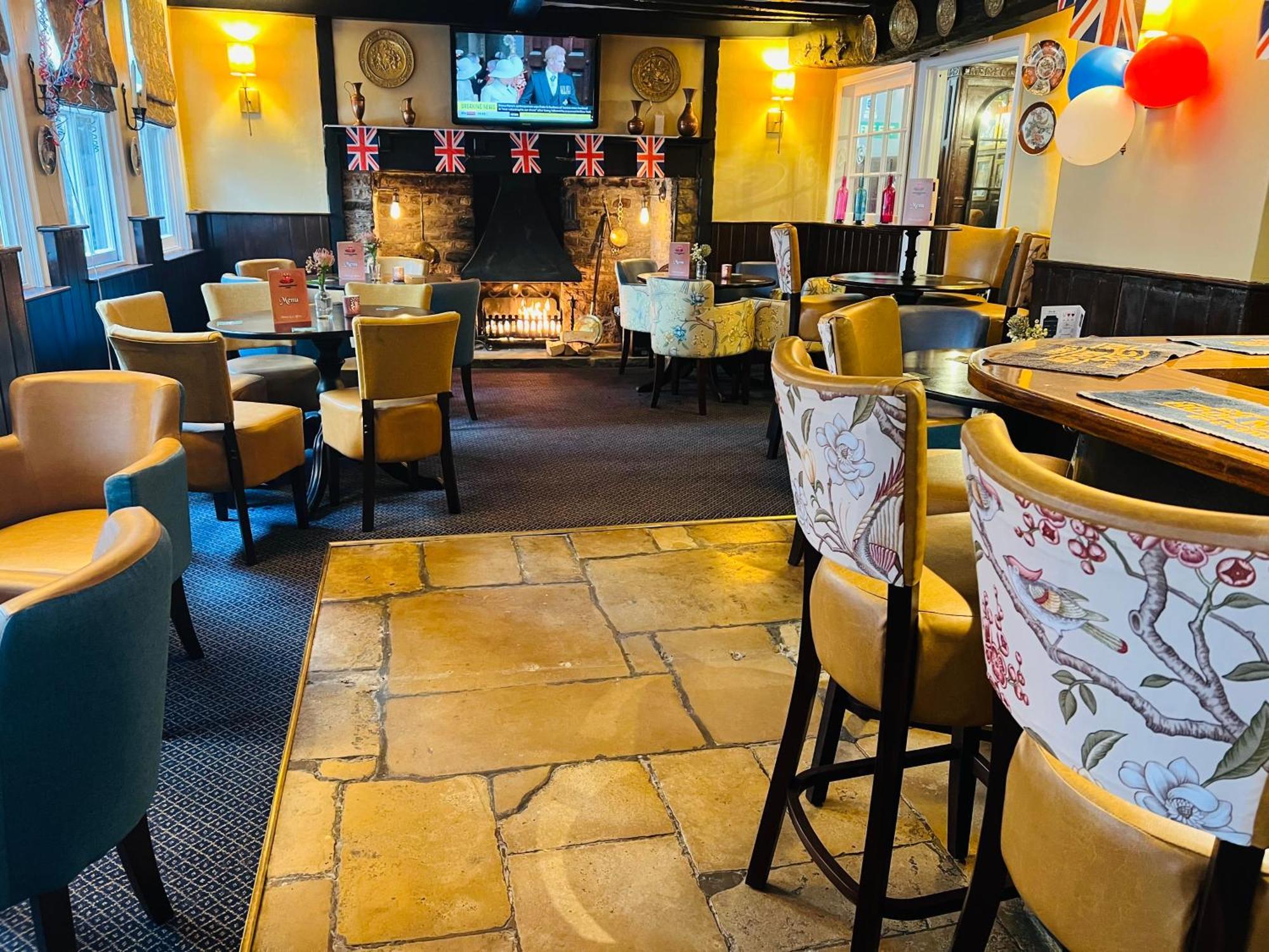 צ'יפינג נורטון Crown & Cushion Hotel מראה חיצוני תמונה