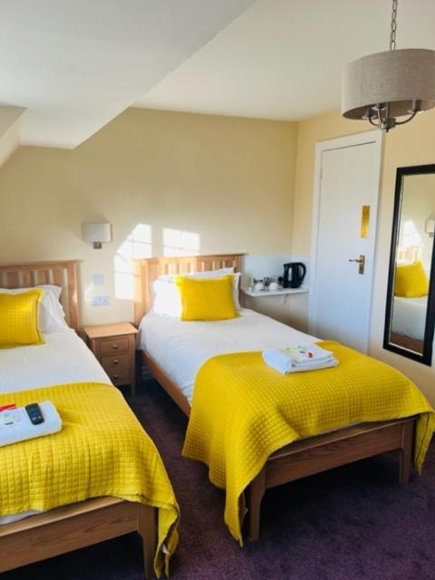 צ'יפינג נורטון Crown & Cushion Hotel מראה חיצוני תמונה