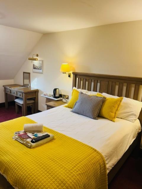 צ'יפינג נורטון Crown & Cushion Hotel מראה חיצוני תמונה