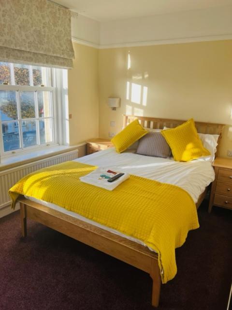 צ'יפינג נורטון Crown & Cushion Hotel מראה חיצוני תמונה