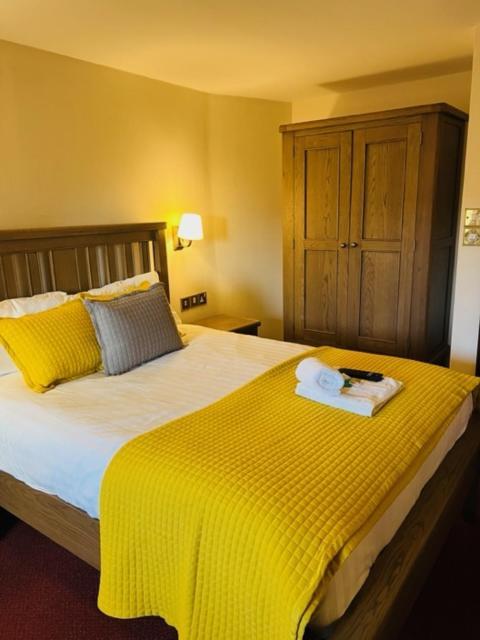 צ'יפינג נורטון Crown & Cushion Hotel מראה חיצוני תמונה
