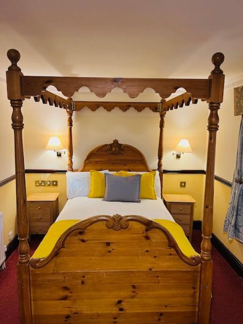 צ'יפינג נורטון Crown & Cushion Hotel מראה חיצוני תמונה