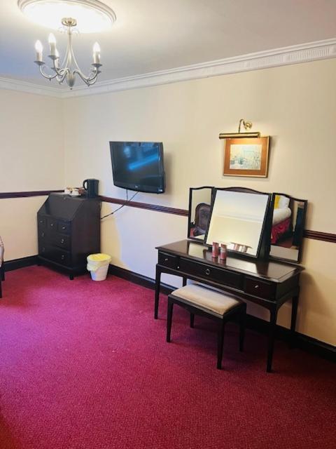 צ'יפינג נורטון Crown & Cushion Hotel מראה חיצוני תמונה