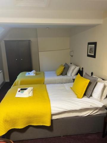 צ'יפינג נורטון Crown & Cushion Hotel מראה חיצוני תמונה